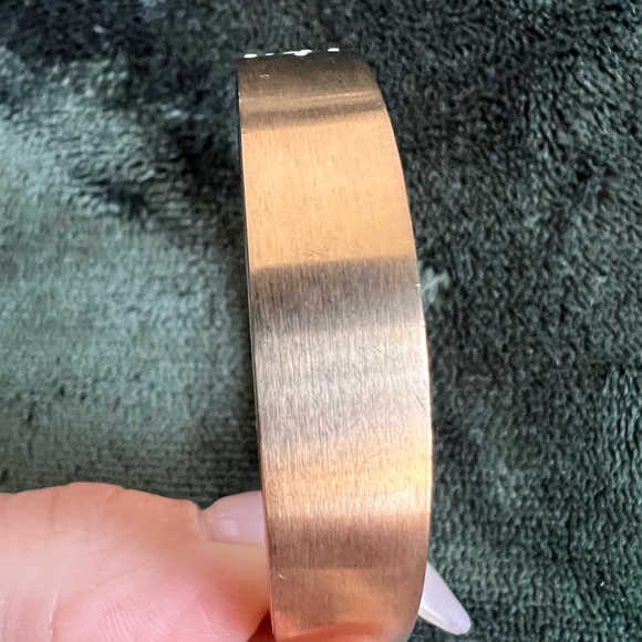 MICHAEL KORS ROSE GOLD TONE,SCATTERED PAVE HINGE OVAL CUFF BRACELET MKJ5989 - Picture 8 of 9